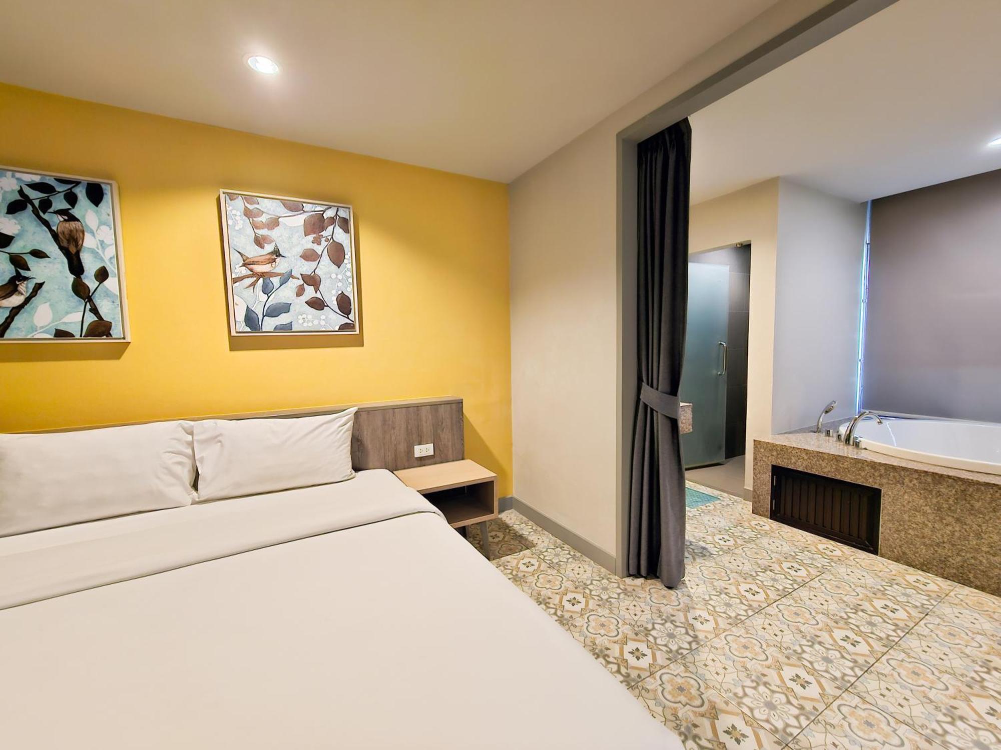 Recenta Suite Phuket Suanluang Eksteriør billede