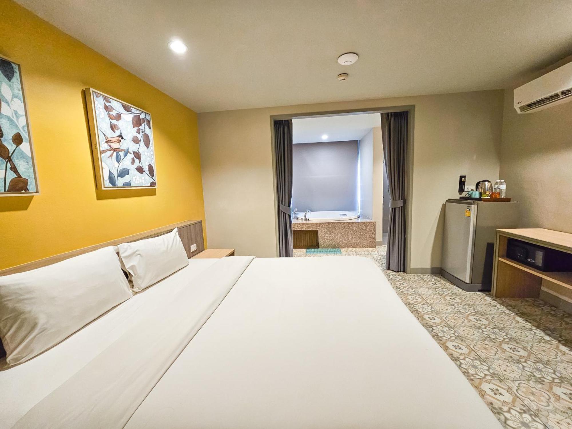 Recenta Suite Phuket Suanluang Eksteriør billede