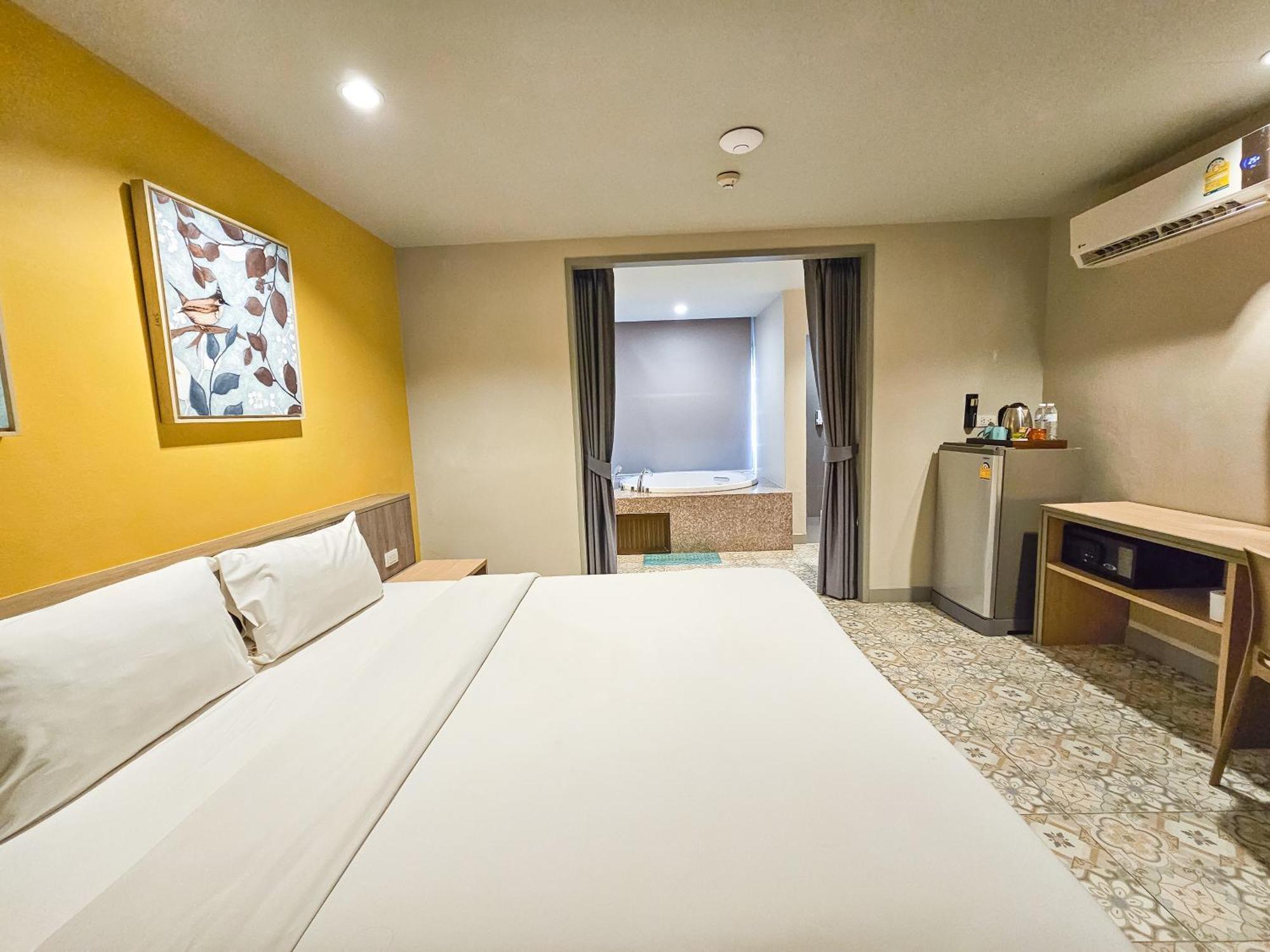 Recenta Suite Phuket Suanluang Eksteriør billede