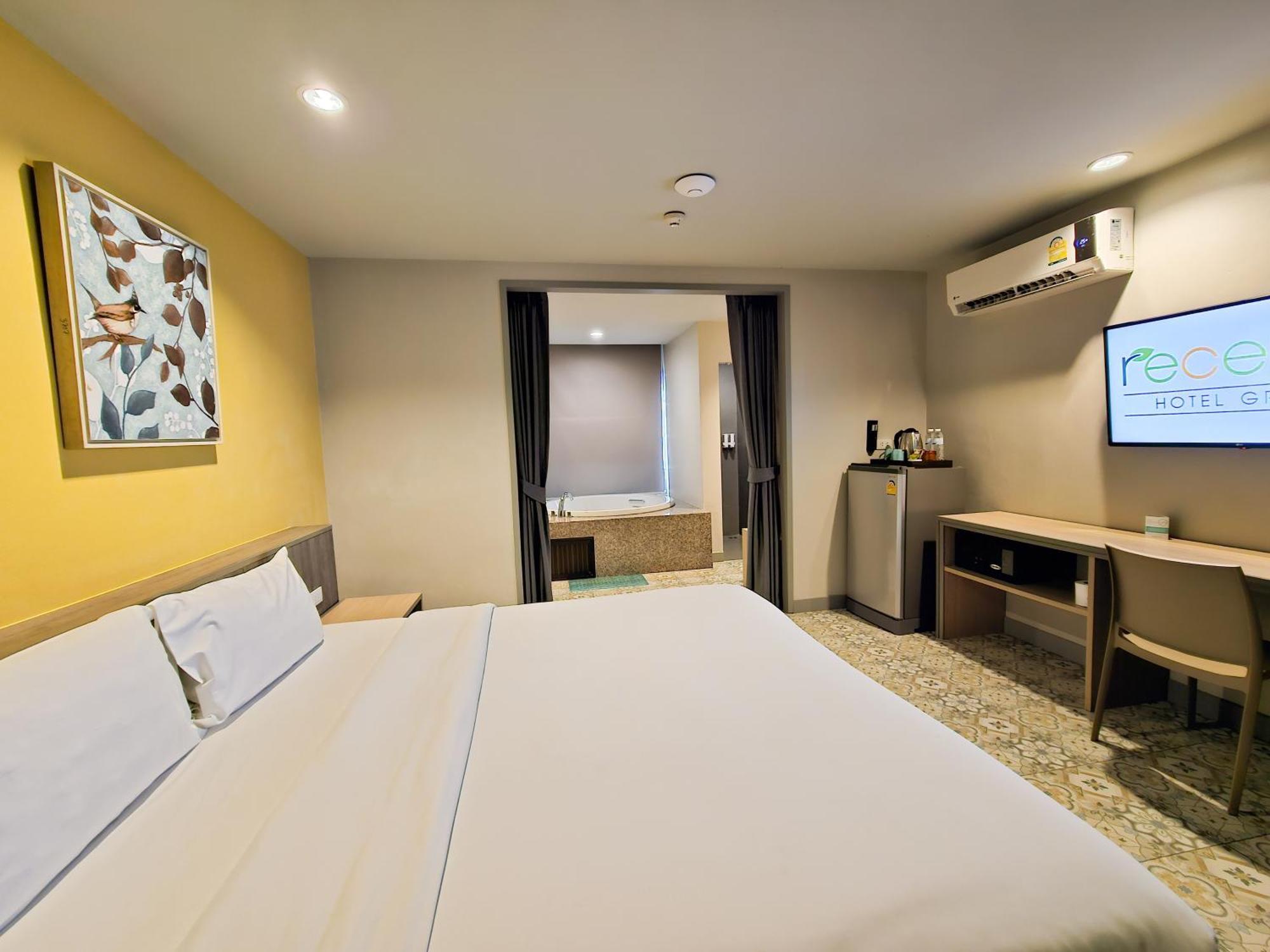 Recenta Suite Phuket Suanluang Eksteriør billede