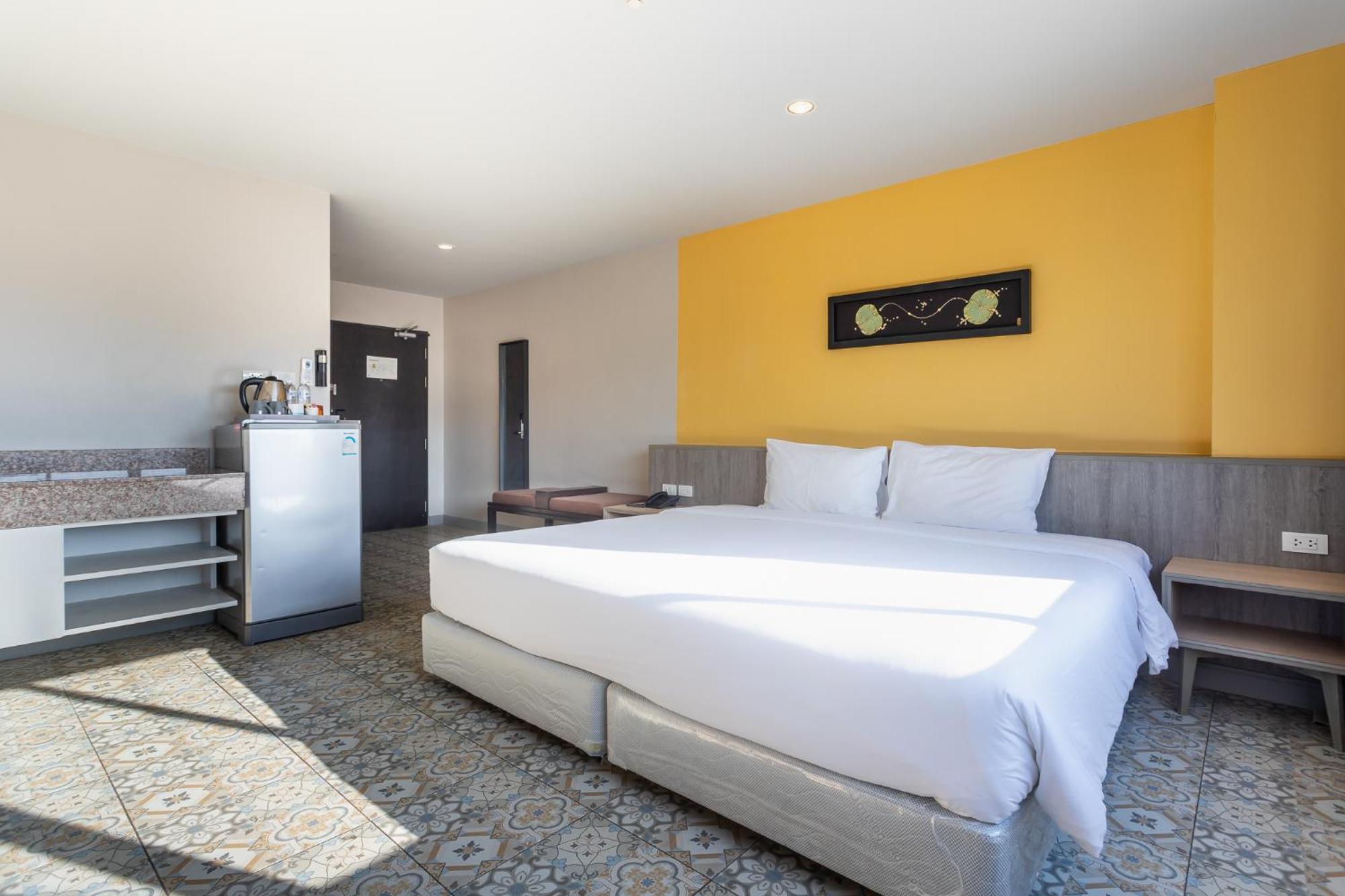 Recenta Suite Phuket Suanluang Eksteriør billede